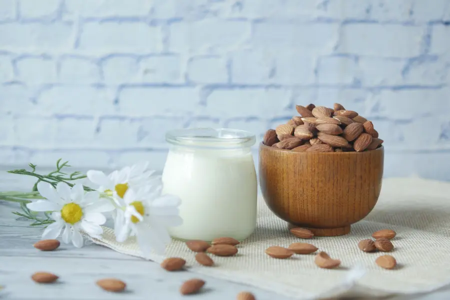 Latte di mandorle in gravidanza: guida completa