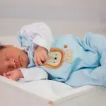 Quanto latte deve bere un neonato di 2 mesi