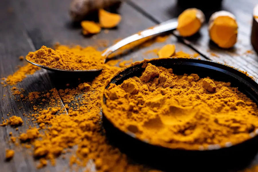 Curcuma in gravidanza: uso e quantità sicure