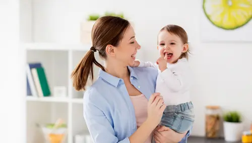 Come alleviare il dolore della dentizione: crescita denti nei bambini
