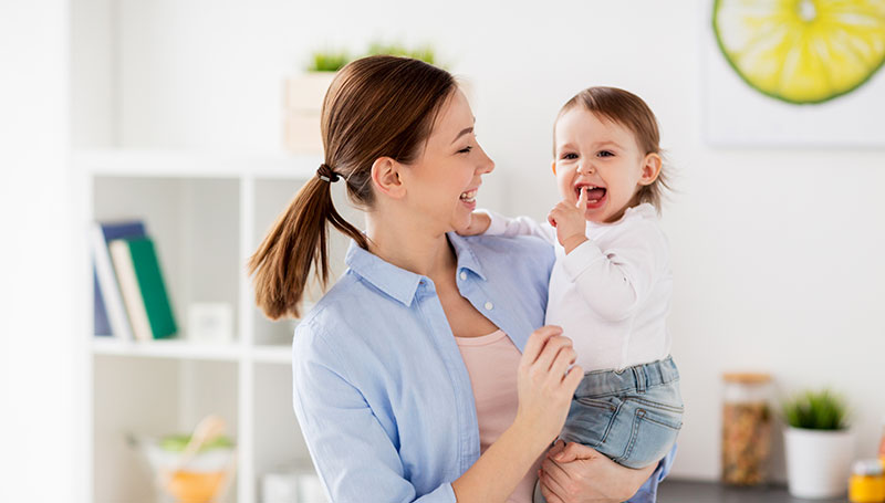 Come alleviare il dolore della dentizione: crescita denti nei bambini