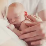 Osteopata pediatrico per reflusso gastroesofageo nei neonati