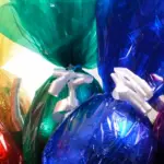 Un aquilone con la carta delle uova di Pasqua