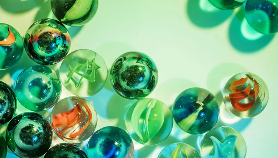 Giochi di una volta: il percorso per biglie che suona