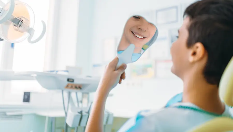 Filo interdentale già da piccoli