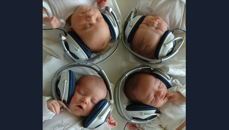 I bebè prematuri crescono con la musica live