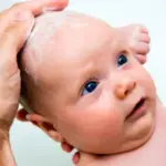 Come controllare le “fontanelle” e prendersi cura della testolina del neonato