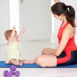 Mamme in forma dopo le feste: esercizi per pancia e fianchi