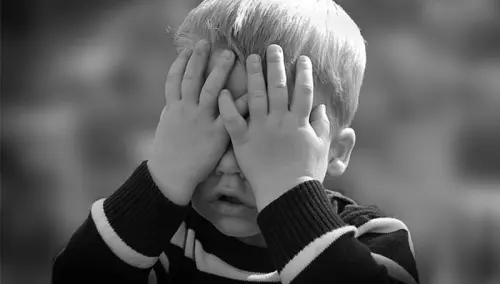 Acetone e bambini: che cos’è e come riconoscerlo