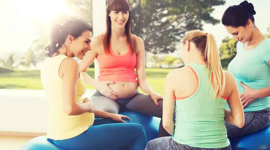 Neomamme in forma con la ginnastica all’aria aperta