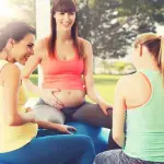 Neomamme in forma con la ginnastica all’aria aperta