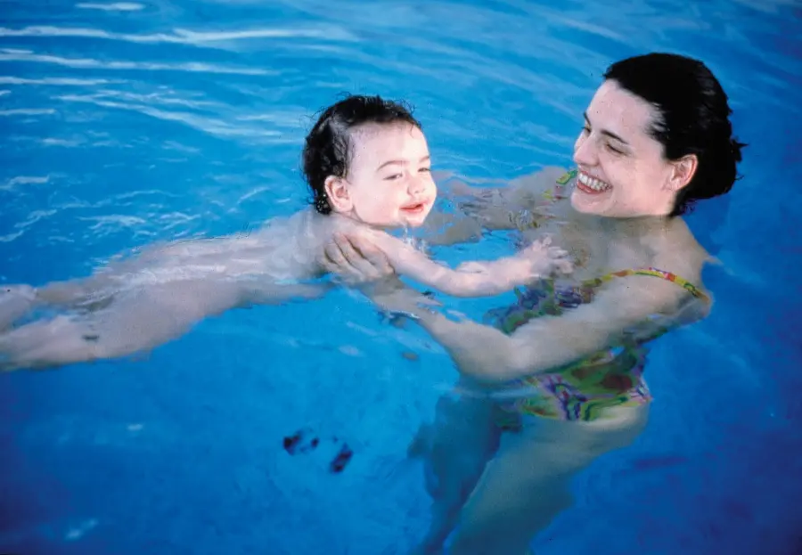 In piscina con il tuo bimbo