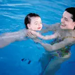 In piscina con il tuo bimbo