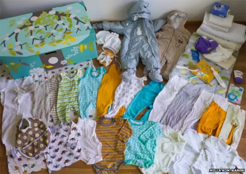 Dormire in una culla di cartone: tutti i vantaggi di un’antica tradizione finlandese