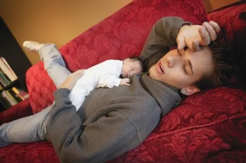 Ansia da prestazione paterna. Corsi pre-parto e altre pappe mentali di un neo papà