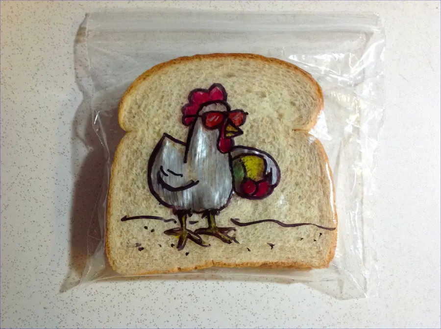Sandwich art: il pranzo creativo di un papà per i suoi figli