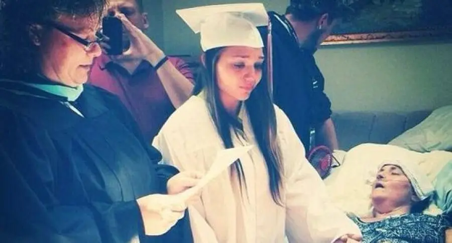 Si diploma in ospedale al capezzale della mamma