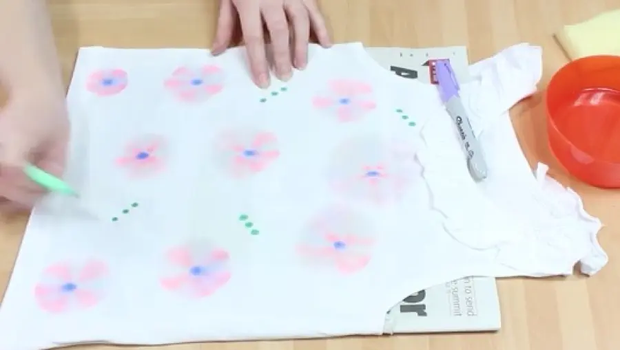 Fare una maglietta originale per la vostra bambina in soli 5 minuti