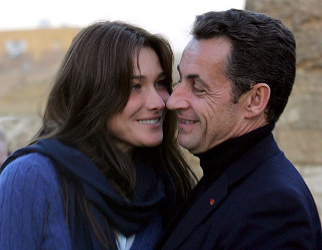 Shopping prémaman per Carla Bruni: piccolo Sarkozy in arrivo?