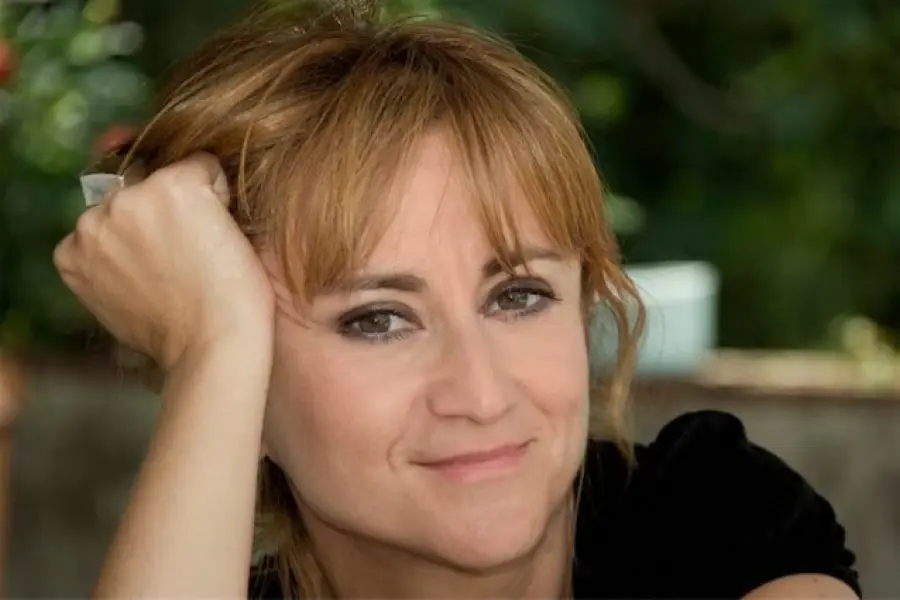 “Mamma più di cuore che di utero”: Luciana Littizzetto racconta la sua esperienza di mamma affidataria