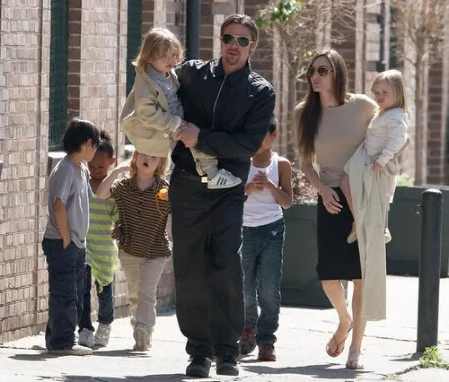 Nuove regole in casa Pitt-Jolie: no a Google