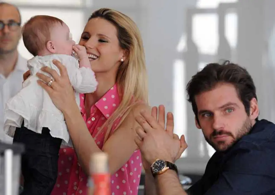 Michelle Hunziker, coccole con Sole