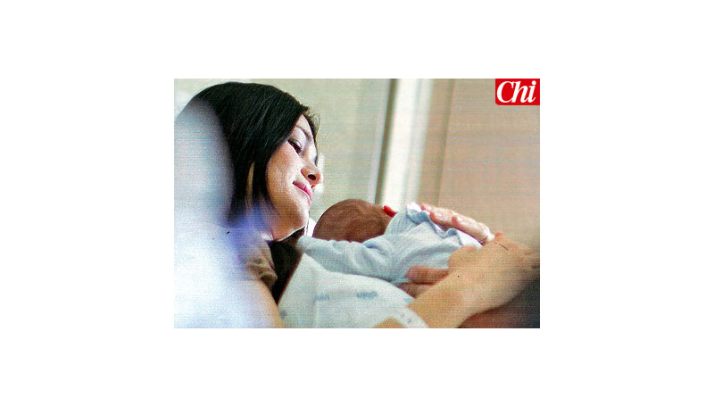 Manuela Arcuri mamma: le foto esclusive di Mattia