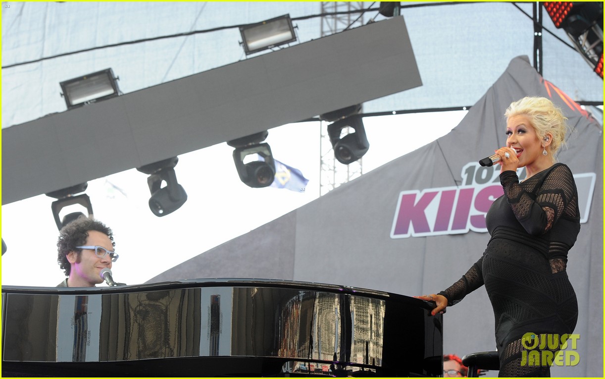 Christina Aguilera: che pancione!